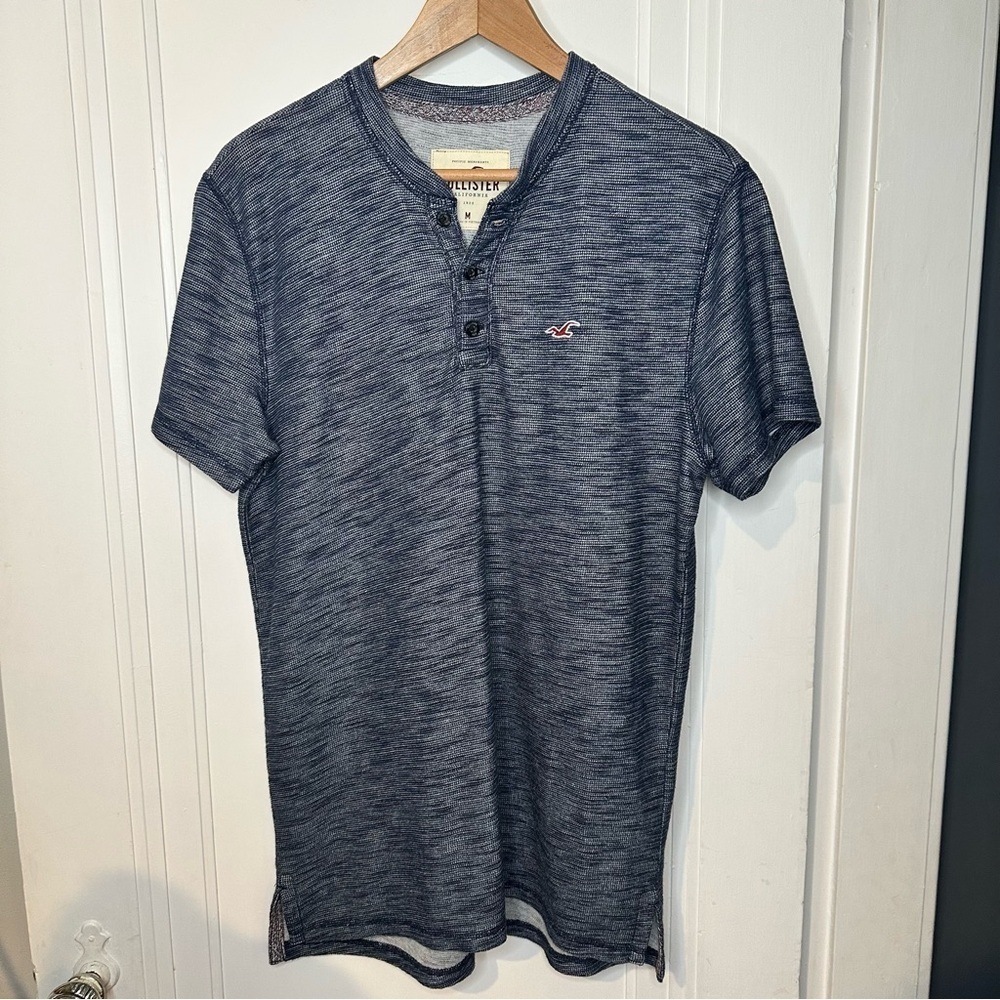 Hollister Men's Navy Short Sleeve Henley